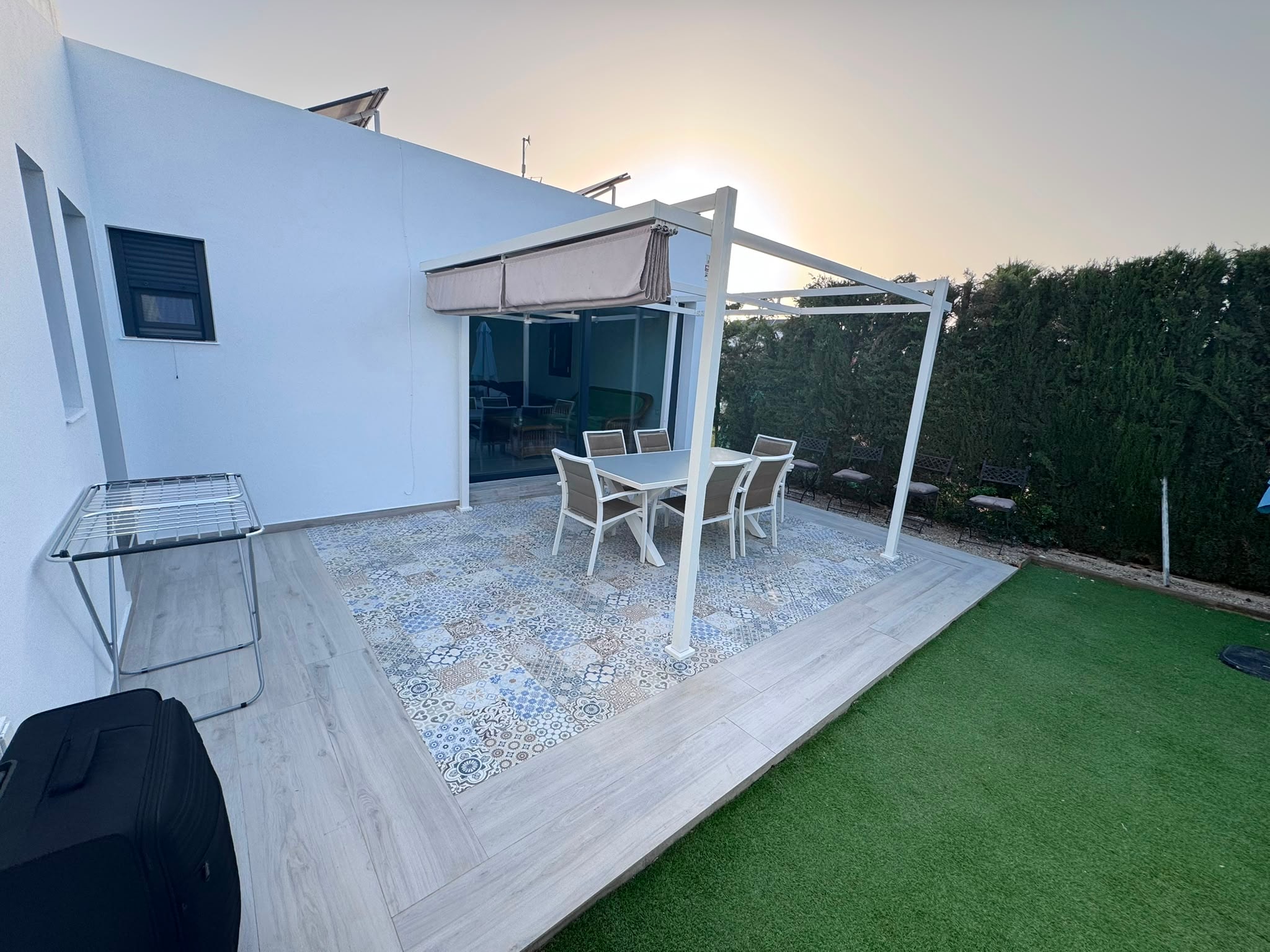 Salón y terraza del alojamiento